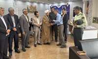 اهداء لوح تقدیر مدیر کل آموزش فنی و حرفه ای خراسان رضوی به شهردار شهرستان خلیل آباد